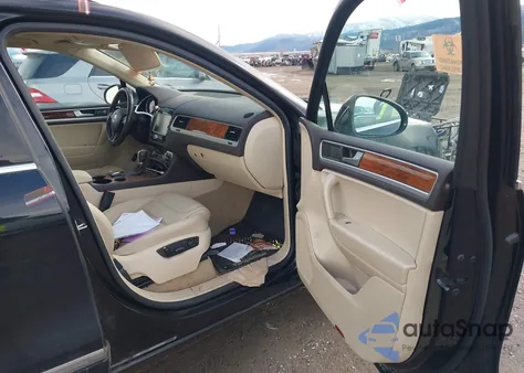 2013 Volkswagen Touareg Vr6 Lux z USA, uszkodzony, nr VIN WVGEF9BP6DD010528